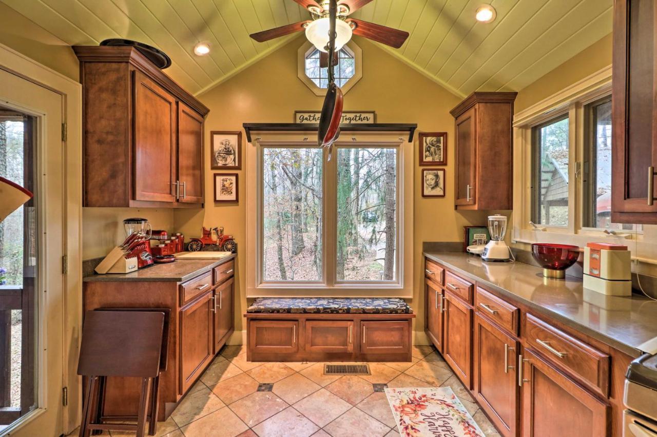 Cozy Conyers Cabin With Fireplace And Pool Table! Екстер'єр фото